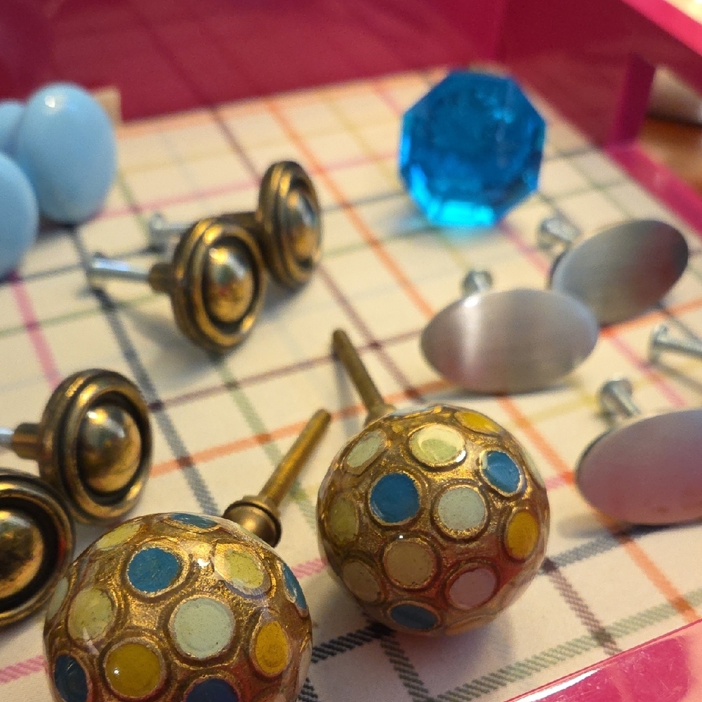 Assorted Decorative Knobs Set - Picture 3 of 9